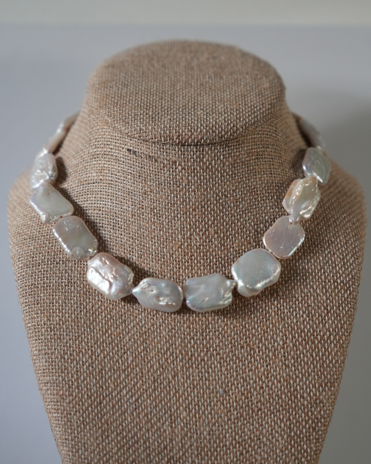 Statement Pearl Choker