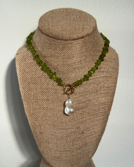 Mar Peridot Pearl Necklace